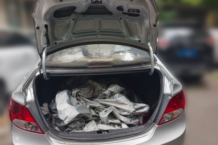 Used Hyundai Verna (older generation) 2010 Sedan 1.4L Manual Standard GL Model Trunk