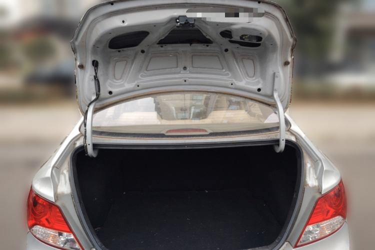 Used Hyundai Verna (older generation) 2010 Sedan 1.4L Manual Standard GL Model Trunk