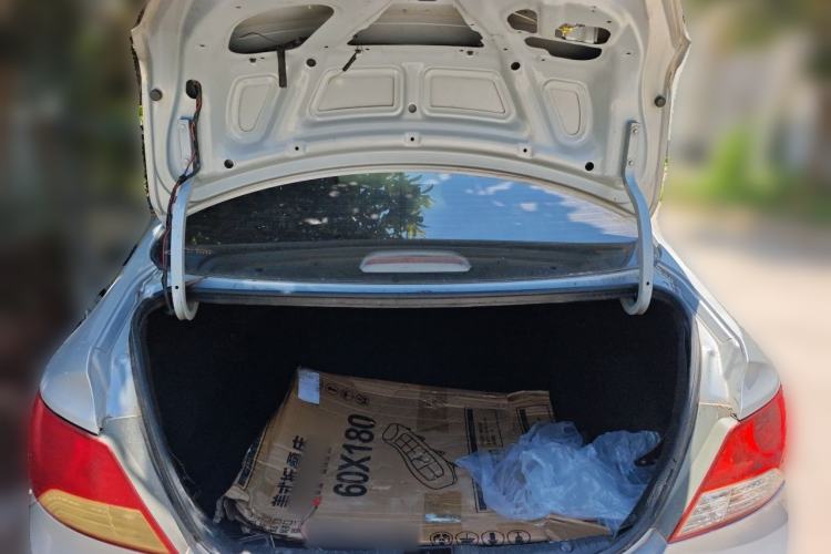 Used Hyundai Verna (older generation) 2010 Sedan 1.4L Automatic Comfort Model GS Trunk