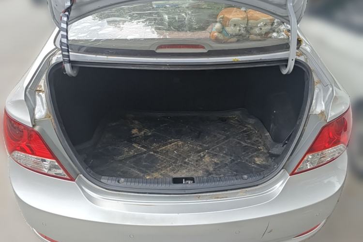 Used Hyundai Verna (older generation) 2010 Sedan 1.4L Automatic Fashionable GT Model Trunk