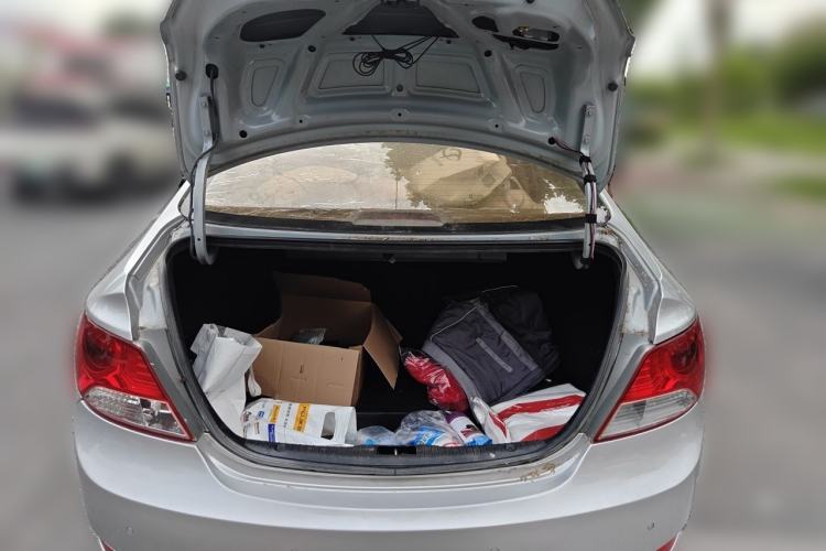 Used Hyundai Verna (older generation) 2010 Sedan 1.4L Manual BLUE Model Trunk