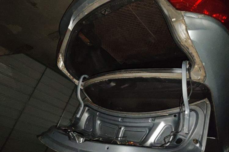 Used Hyundai Verna (older generation) 2010 Sedan 1.4L Automatic Comfort Model GS Trunk