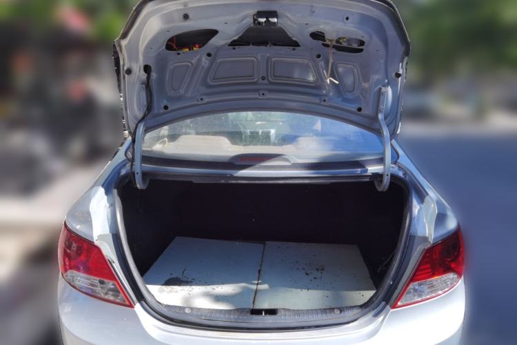 Used Hyundai Verna (older generation) 2010 Sedan 1.4L Automatic Fashionable GT Model Trunk