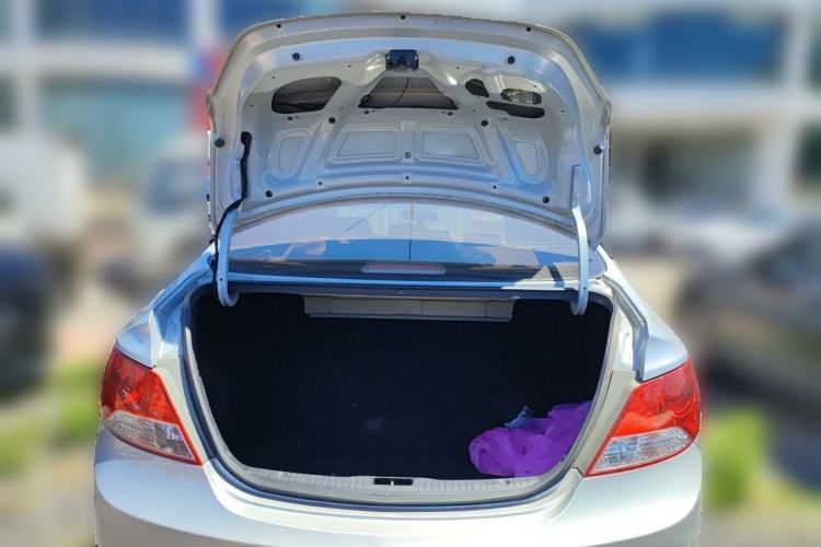 Used Hyundai Verna (older generation) 2010 Sedan 1.4L Automatic Fashionable GT Model Trunk