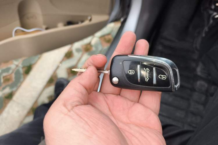 Used Hyundai Verna (older generation) 2010 Sedan 1.4L Manual Comfort GS Vehicle Key