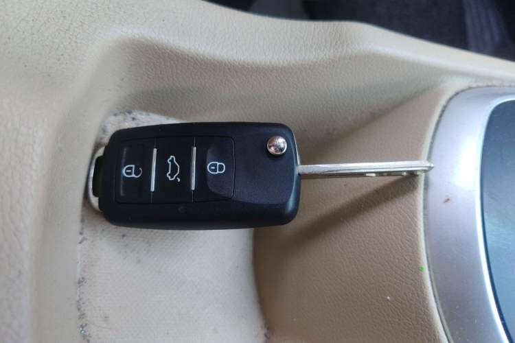 Used Hyundai Verna (older generation) 2010 Sedan 1.4L Automatic Fashionable GT Model Vehicle Key