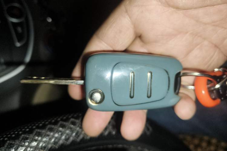 Used Hyundai Verna (older generation) 2010 Sedan 1.4L Manual Comfort GS Vehicle Key