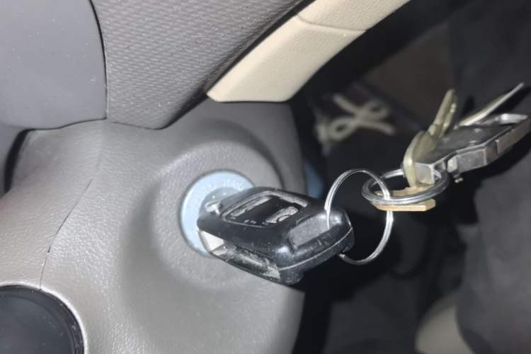 Used Hyundai Verna (older generation) 2010 Sedan 1.4L Manual Comfort GS Vehicle Key