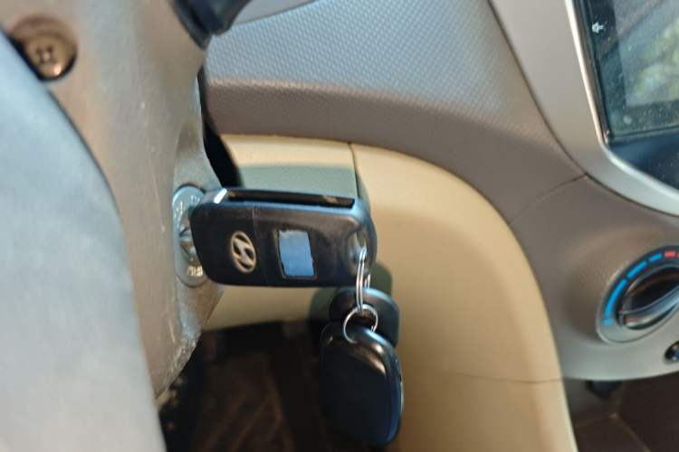 Used Hyundai Verna (older generation) 2010 Sedan 1.4L Automatic Comfort Model GS Vehicle Key