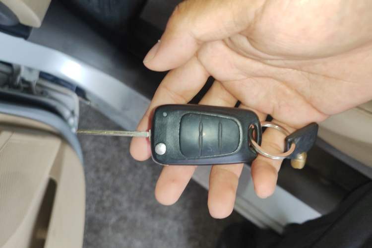 Used Hyundai Verna (older generation) 2010 Sedan 1.4L Automatic Comfort Model GS Vehicle Key