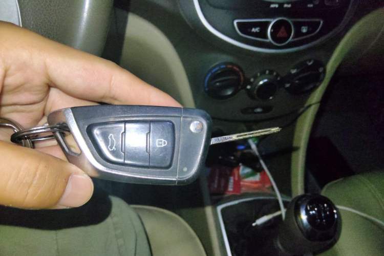 Used Hyundai Verna (older generation) 2010 Sedan 1.4L Manual Comfort GS Vehicle Key