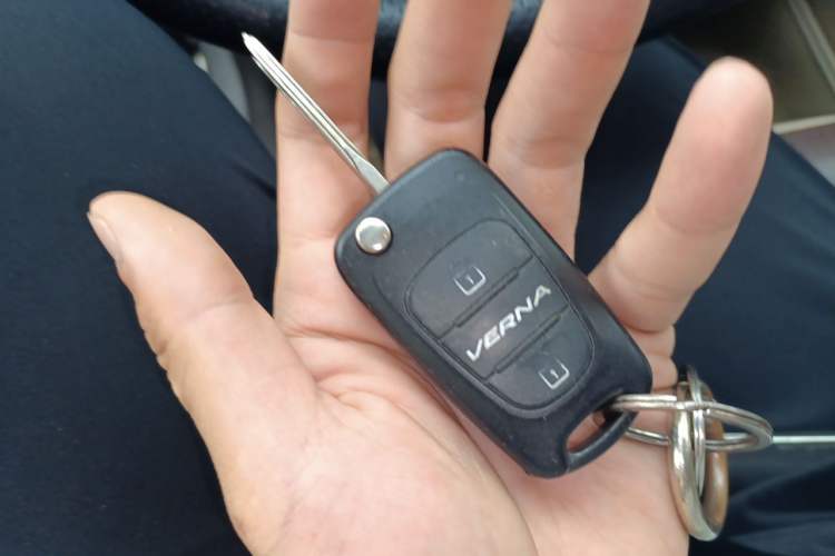 Used Hyundai Verna (older generation) 2010 Sedan 1.4L Manual Comfort GS Vehicle Key