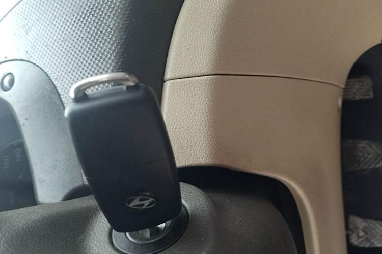 Used Hyundai Verna (older generation) 2010 Sedan 1.4L Manual Comfort GS Vehicle Key
