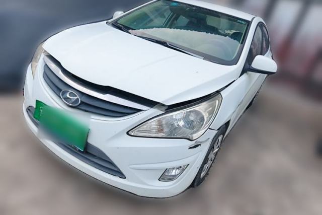 Hyundai Verna (older generation) 2010 Sedan 1.4L Manual Comfort GS usado