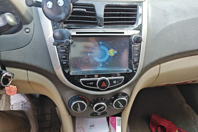 Used Hyundai Verna (older generation) 2010 Sedan 1.4L Automatic Comfort Model GS Audio And AC Panel