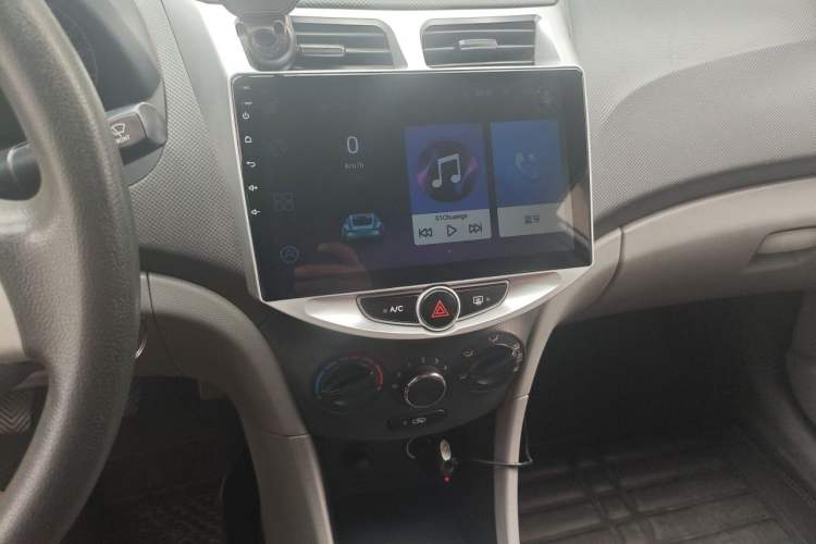 Used Hyundai Verna (older generation) 2010 Sedan 1.4L Manual Comfort GS Audio And AC Panel