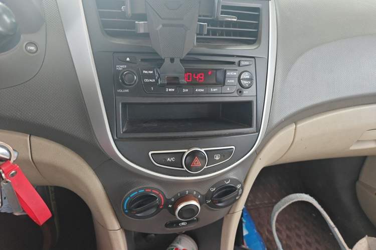 Used Hyundai Verna (older generation) 2010 Sedan 1.4L Manual BLUE Model Audio And AC Panel