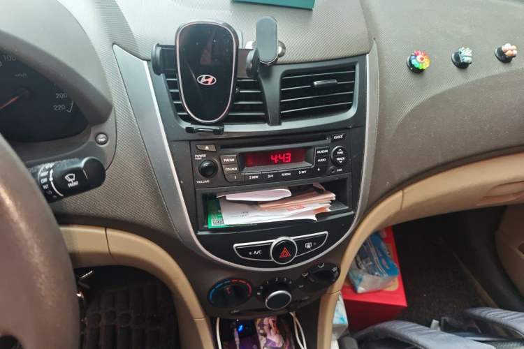 Used Hyundai Verna (older generation) 2010 Sedan 1.4L Manual Standard GL Model Audio And AC Panel