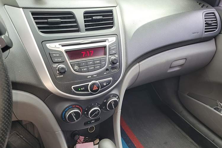 Used Hyundai Verna (older generation) 2010 Sedan 1.4L Automatic Fashionable GT Model Audio And AC Panel