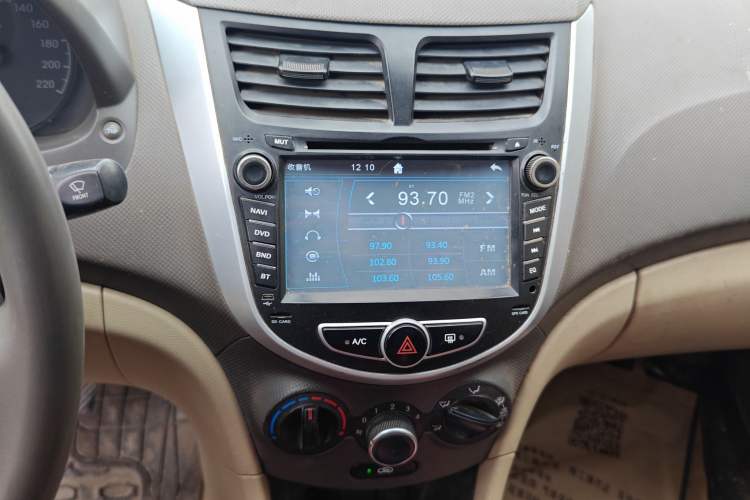Used Hyundai Verna (older generation) 2010 Sedan 1.4L Manual Comfort GS Audio And AC Panel