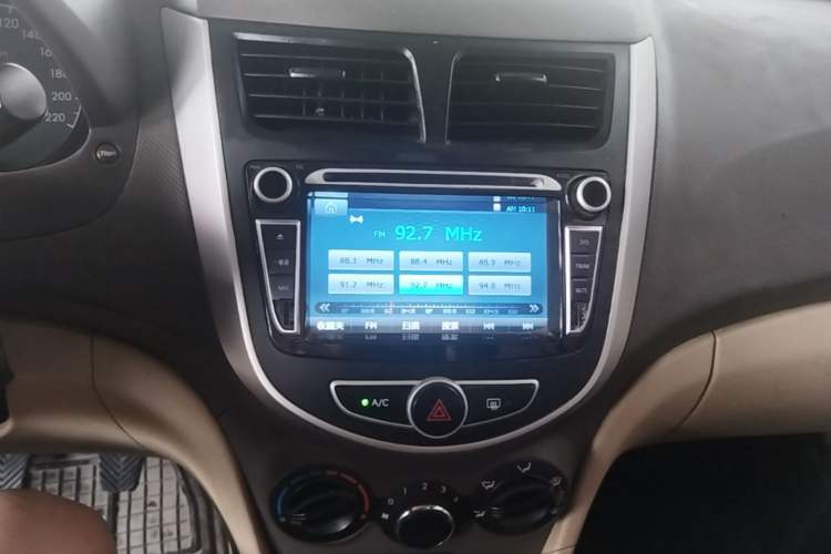 Used Hyundai Verna (older generation) 2010 Sedan 1.4L Manual Comfort GS Audio And AC Panel
