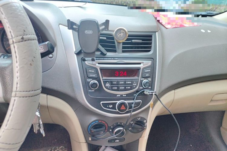 Used Hyundai Verna (older generation) 2010 Sedan 1.4L Manual Comfort GS Audio And AC Panel