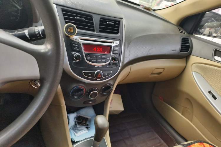 Used Hyundai Verna (older generation) 2010 Sedan 1.4L Manual Standard GL Model Audio And AC Panel