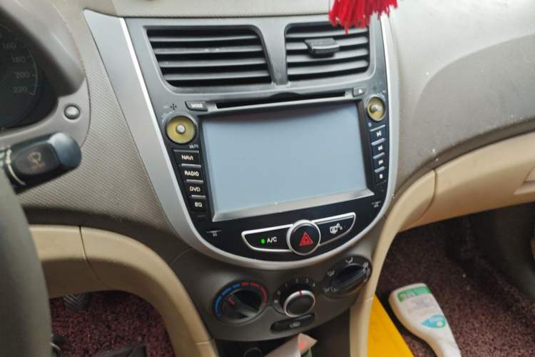 Used Hyundai Verna (older generation) 2010 Sedan 1.4L Manual Comfort GS Audio And AC Panel