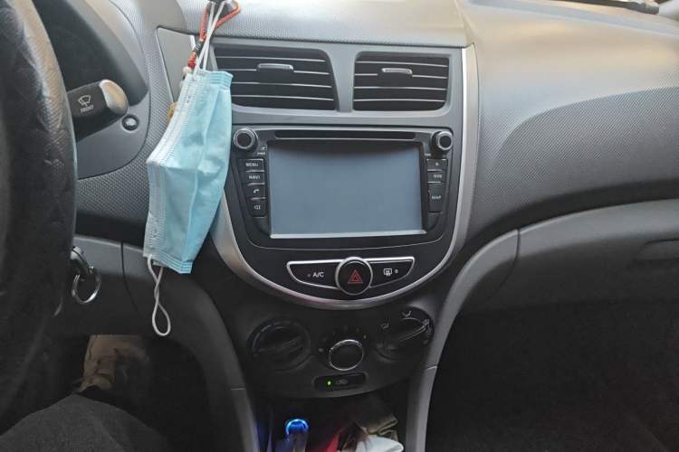 Used Hyundai Verna (older generation) 2010 Sedan 1.4L Manual Comfort GS Audio And AC Panel