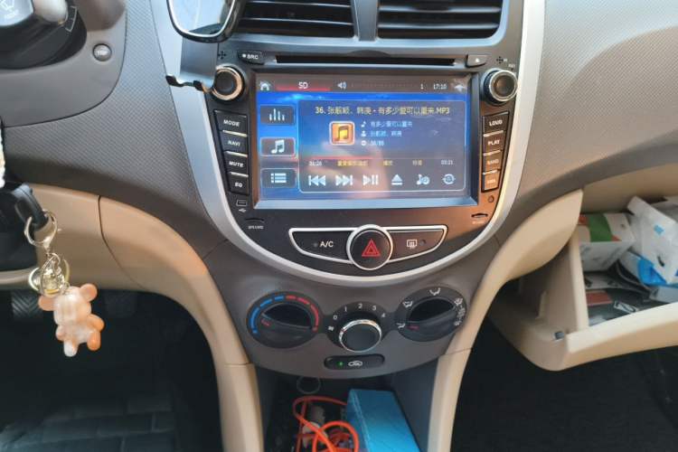 Used Hyundai Verna (older generation) 2010 Sedan 1.4L Manual Comfort GS Audio And AC Panel