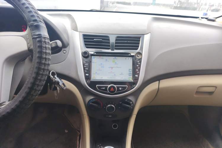 Used Hyundai Verna (older generation) 2010 Sedan 1.4L Manual Standard GL Model Audio And AC Panel
