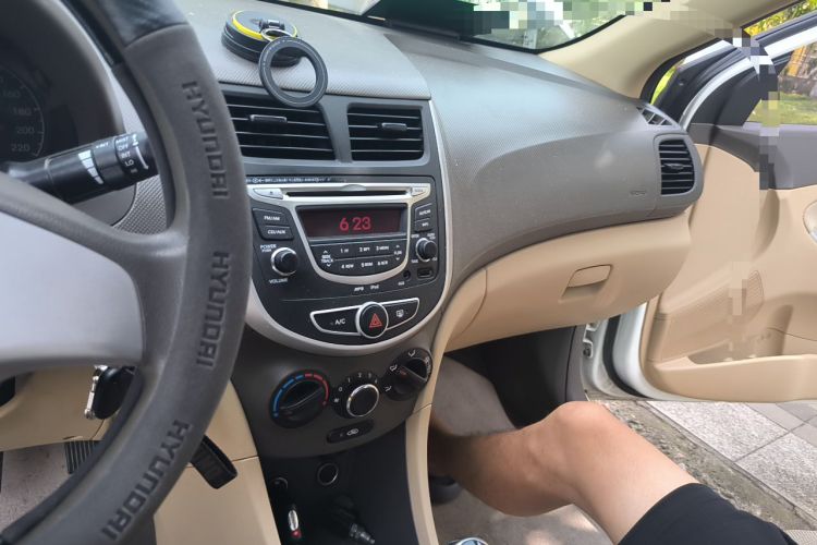 Used Hyundai Verna (older generation) 2010 Sedan 1.4L Manual Comfort GS Audio And AC Panel