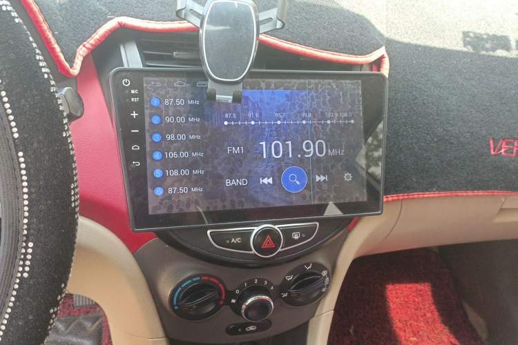 Used Hyundai Verna (older generation) 2010 Sedan 1.4L Automatic Comfort Model GS Audio And AC Panel