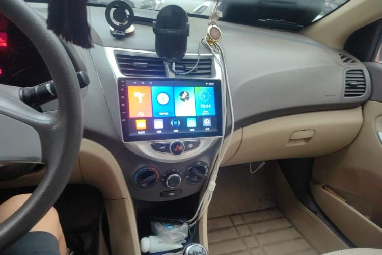 Used Hyundai Verna (older generation) 2010 Sedan 1.4L Manual Comfort GS Audio And AC Panel