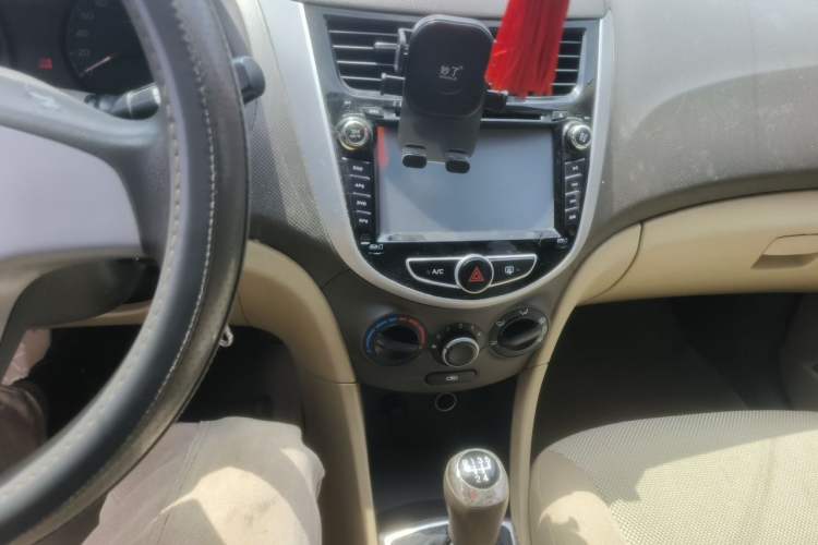 Used Hyundai Verna (older generation) 2010 Sedan 1.4L Manual Comfort GS Audio And AC Panel