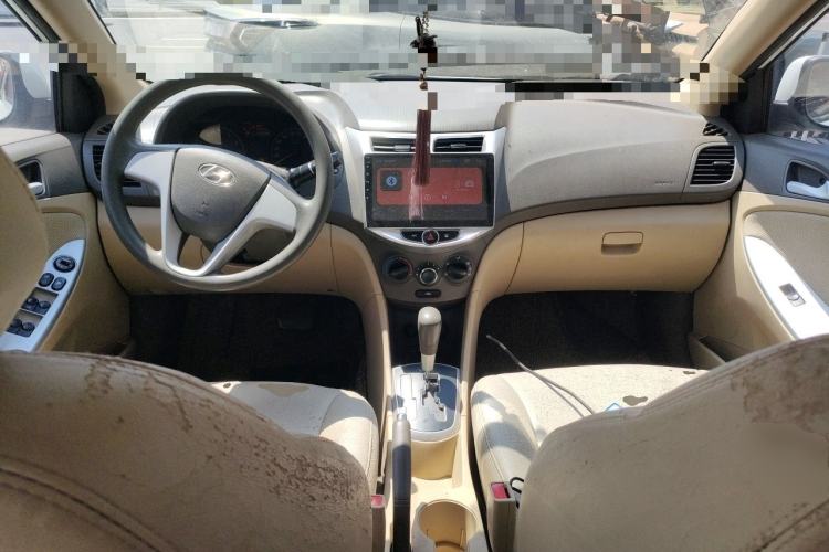 Used Hyundai Verna (older generation) 2010 Sedan 1.4L Automatic Comfort Model GS Center Console