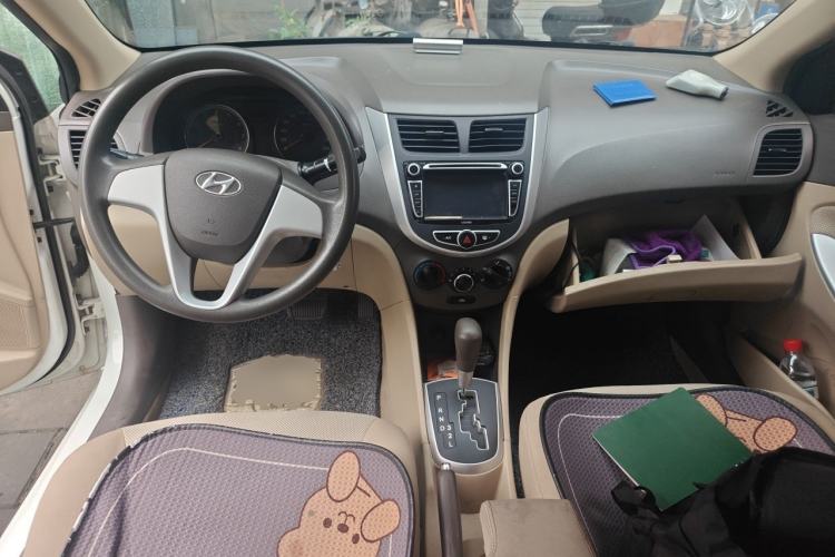 Used Hyundai Verna (older generation) 2010 Sedan 1.4L Automatic Fashionable GT Model Center Console