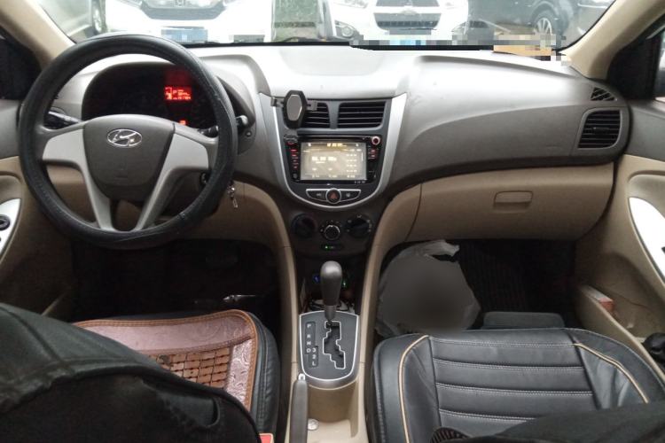 Used Hyundai Verna (older generation) 2010 Sedan 1.4L Automatic Comfort Model GS Center Console