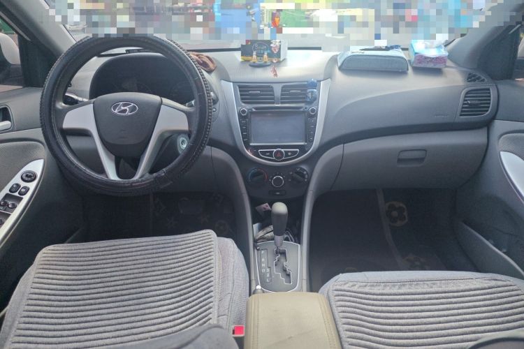 Used Hyundai Verna (older generation) 2010 Sedan 1.4L Automatic Comfort Model GS Center Console
