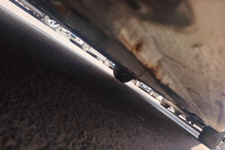Used Hyundai Verna (older generation) 2010 Sedan 1.4L Manual Comfort GS Chassis Front Left