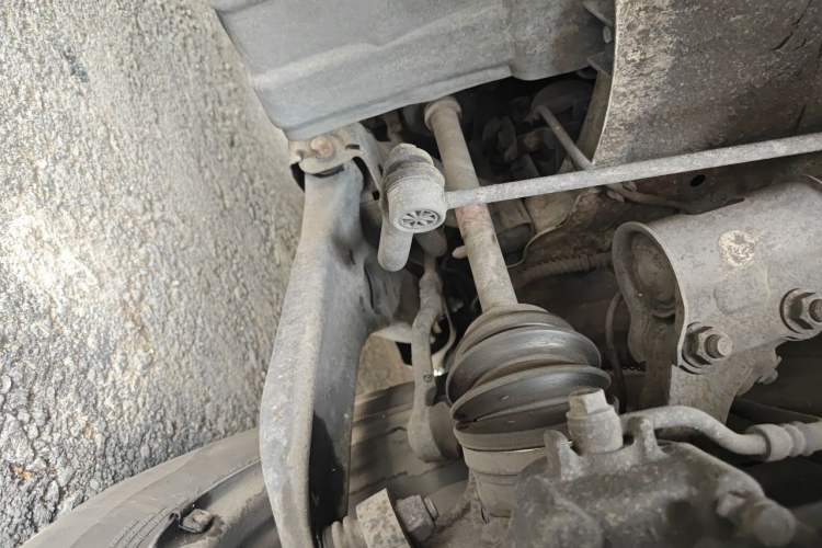 Used Hyundai Verna (older generation) 2010 Sedan 1.4L Manual Comfort GS Chassis Front Left