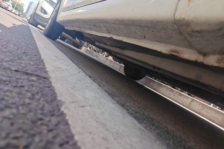 Used Hyundai Verna (older generation) 2010 Sedan 1.4L Manual Comfort GS Chassis Front Right