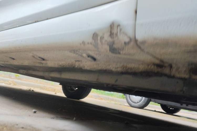 Used Hyundai Verna (older generation) 2010 Sedan 1.4L Automatic Comfort Model GS Chassis Front Right