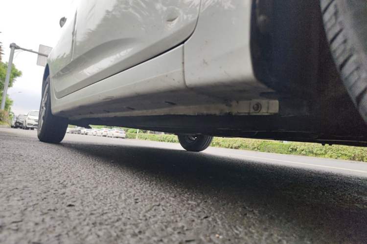 Used Hyundai Verna (older generation) 2010 Sedan 1.4L Manual Comfort GS Chassis Front Right