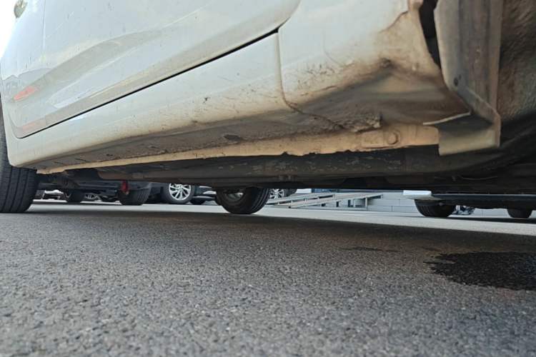 Used Hyundai Verna (older generation) 2010 Sedan 1.4L Manual Comfort GS Chassis Front Right