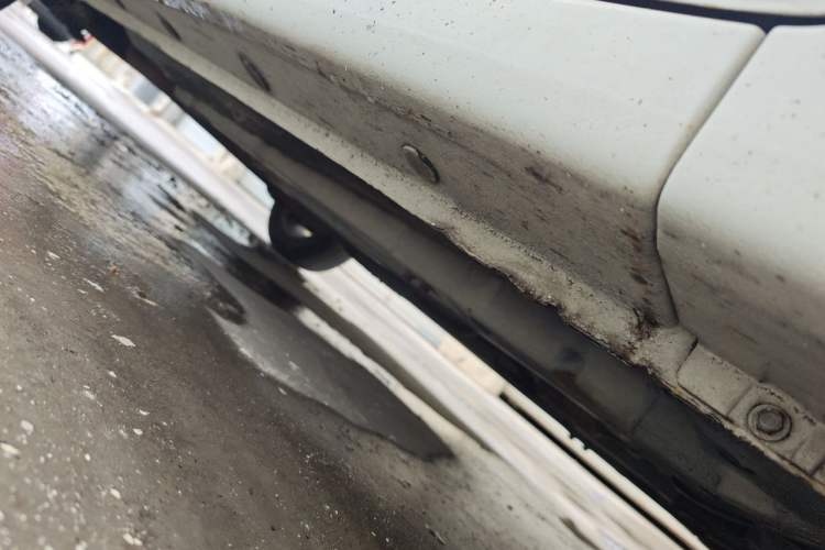 Used Hyundai Verna (older generation) 2010 Sedan 1.4L Manual Comfort GS Chassis Front Right