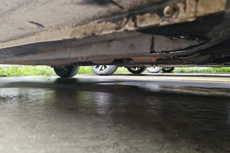 Used Hyundai Verna (older generation) 2010 Sedan 1.4L Manual Comfort GS Chassis Front Right