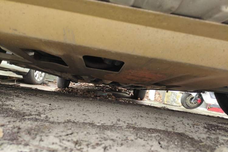 Used Hyundai Verna (older generation) 2010 Sedan 1.4L Manual Comfort GS Chassis Front