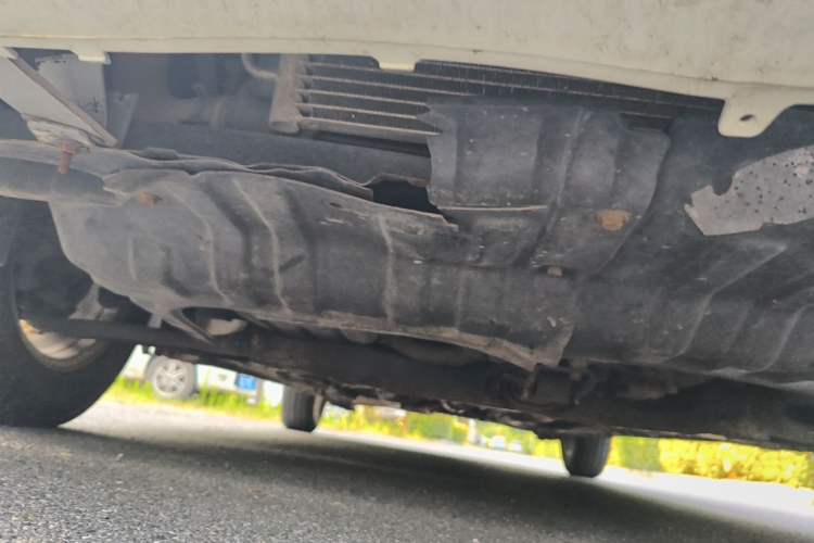 Used Hyundai Verna (older generation) 2010 Sedan 1.4L Manual Comfort GS Chassis Front