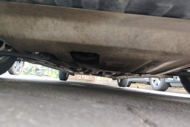 Used Hyundai Verna (older generation) 2010 Sedan 1.4L Manual Comfort GS Chassis Front